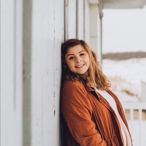 Meet your Posher, Alyssa